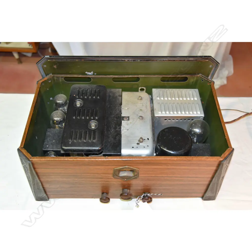 Model ?, by Crosley, wood and metal. H.200mm Image 1++