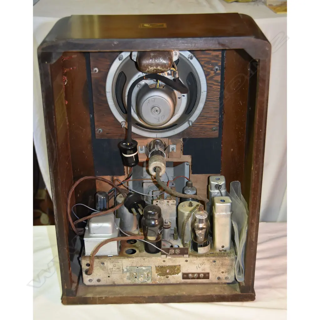 Model 6T5, by HMV, wood. H.525mm Image 1++