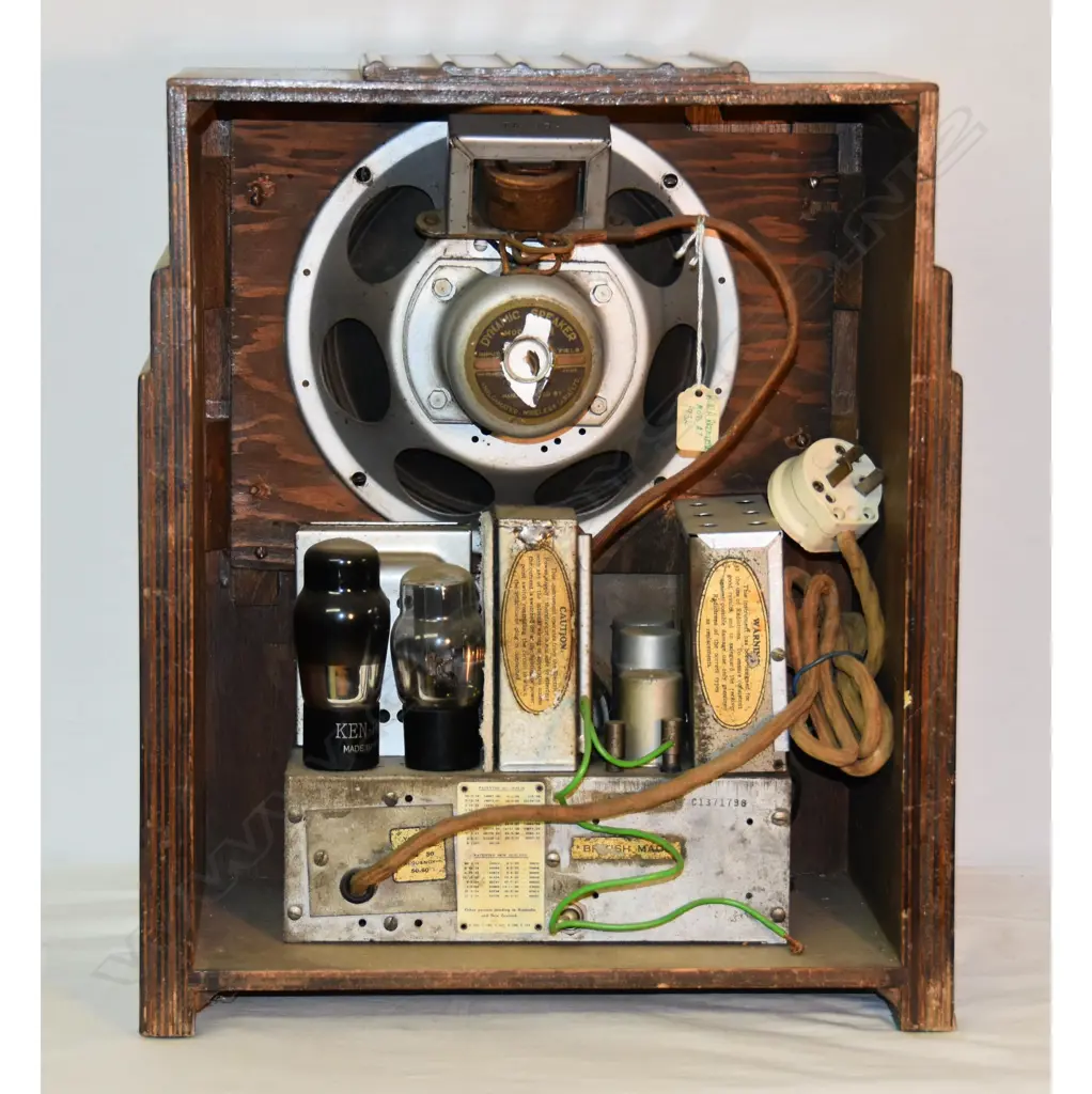 Model Radiolette C137, by AWA, 1934, wood. H.430mm Image 1++
