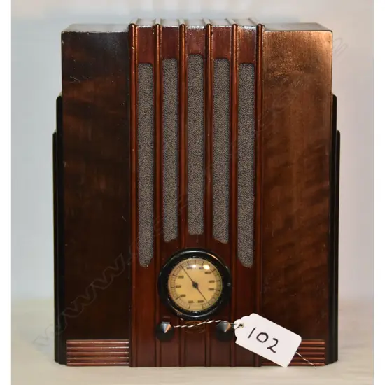 Model Radiolette C137, by AWA, 1934, wood. H.430mm