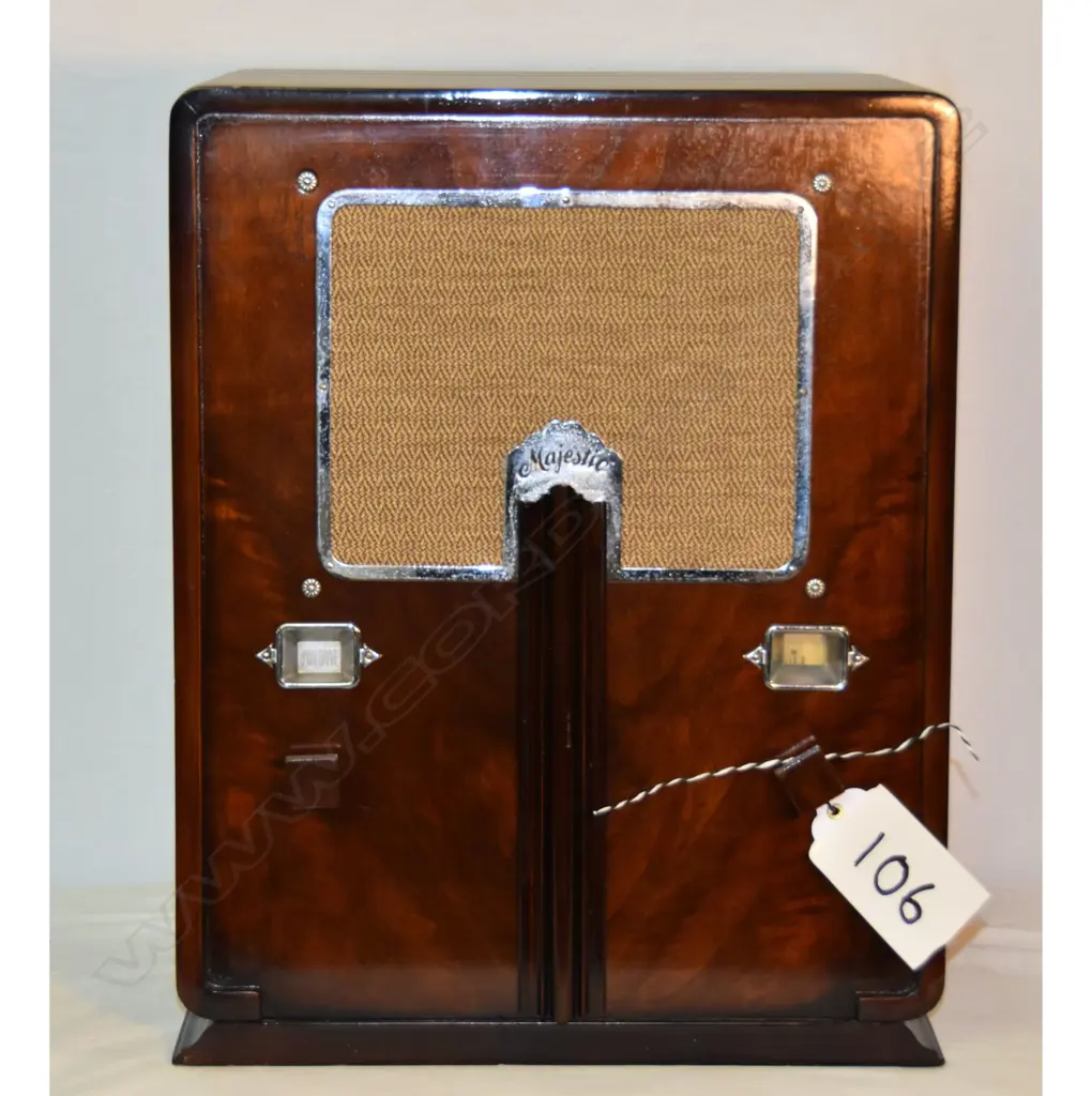 Model 461, by Majestic, wood. H.425mm Image 1++