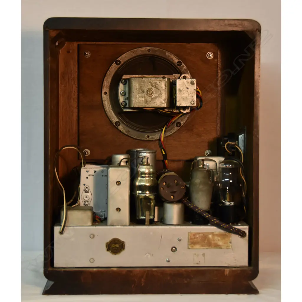 Model 461, by Majestic, wood. H.425mm Image 1++