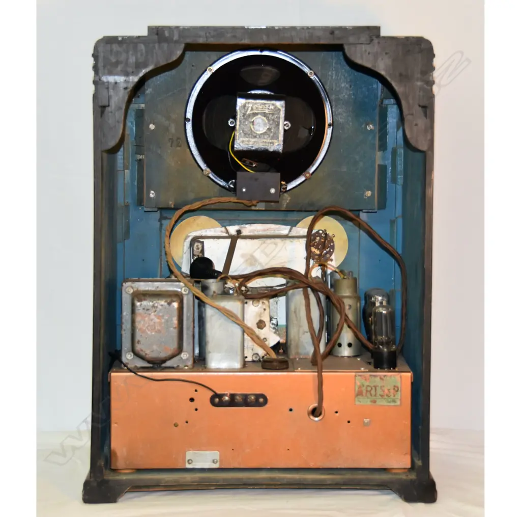 Model possibly 6B107 battery set converted to mains, by Zenith, s/n N733706. H.590mm Image 1++