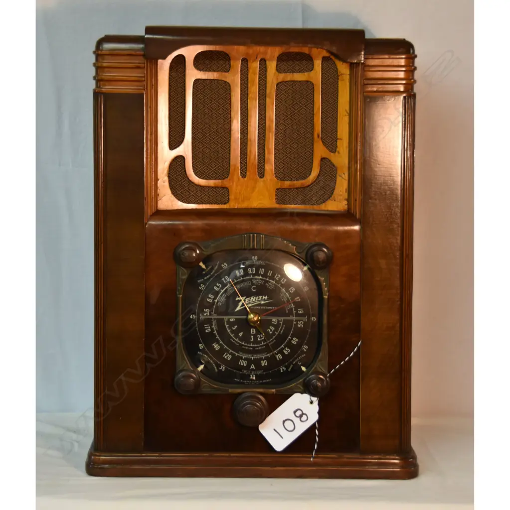 Model possibly 6B107 battery set converted to mains, by Zenith, s/n N733706. H.590mm Image 1++