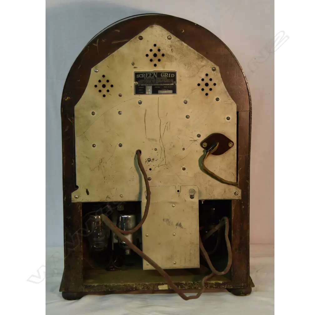 Model Radiotrope, by US Radio & Television Corp, Cathedral. H.520mm Image 1++