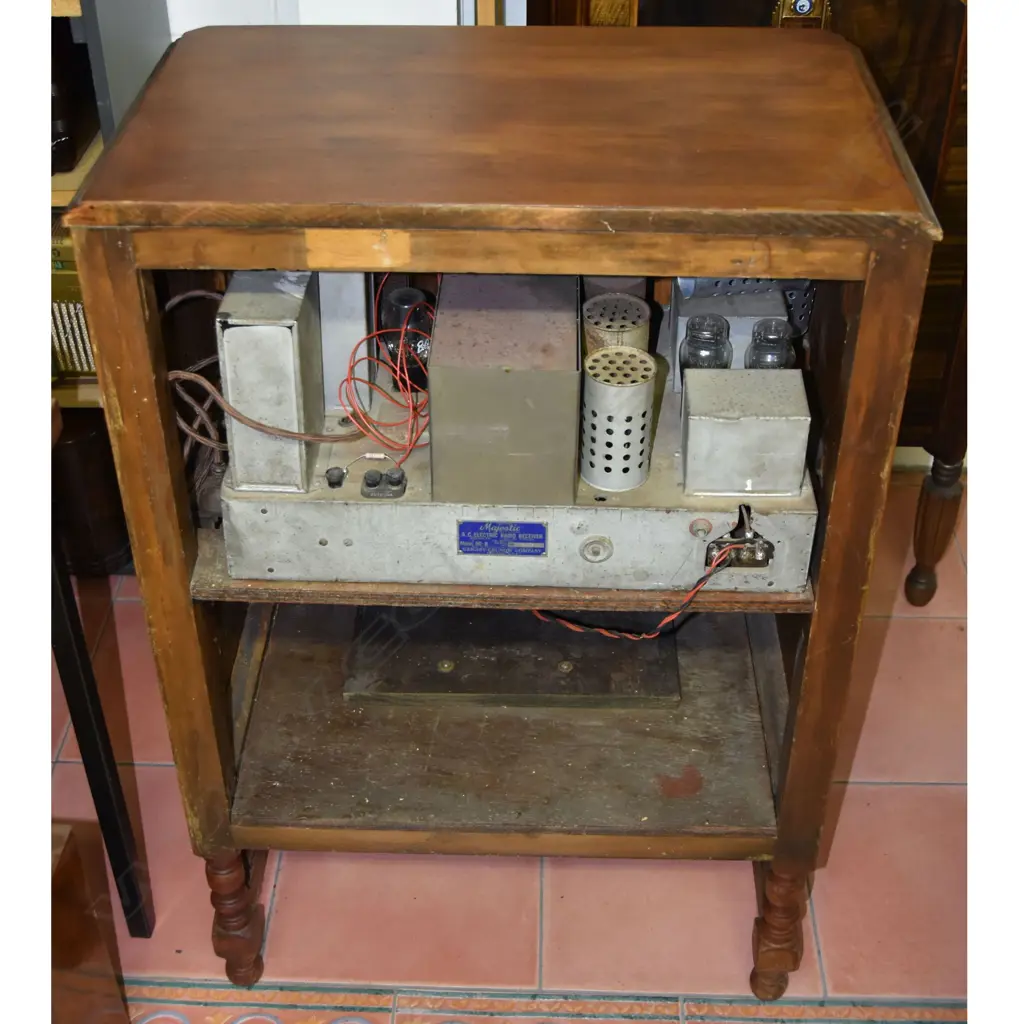 Model 90-B, by Majestic, console. H.960mm Image 1++