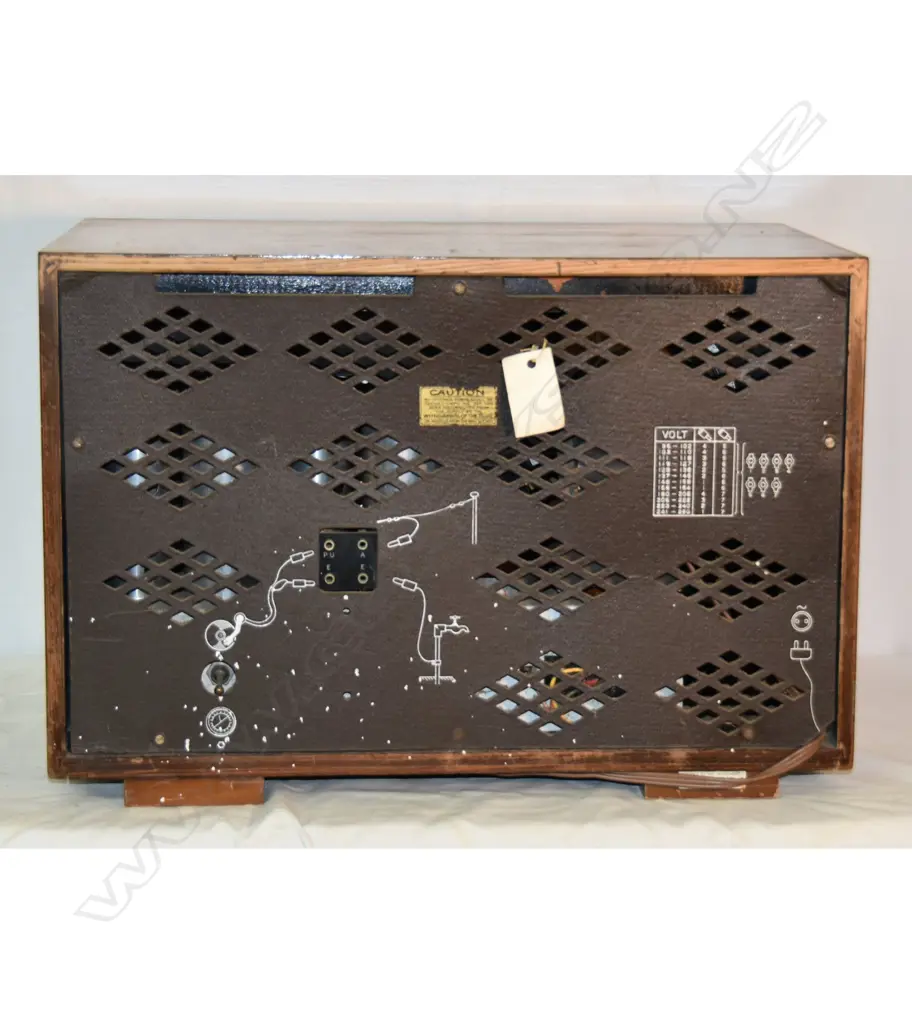 Model 471, by HMV, wood. H.360mm Image 1++