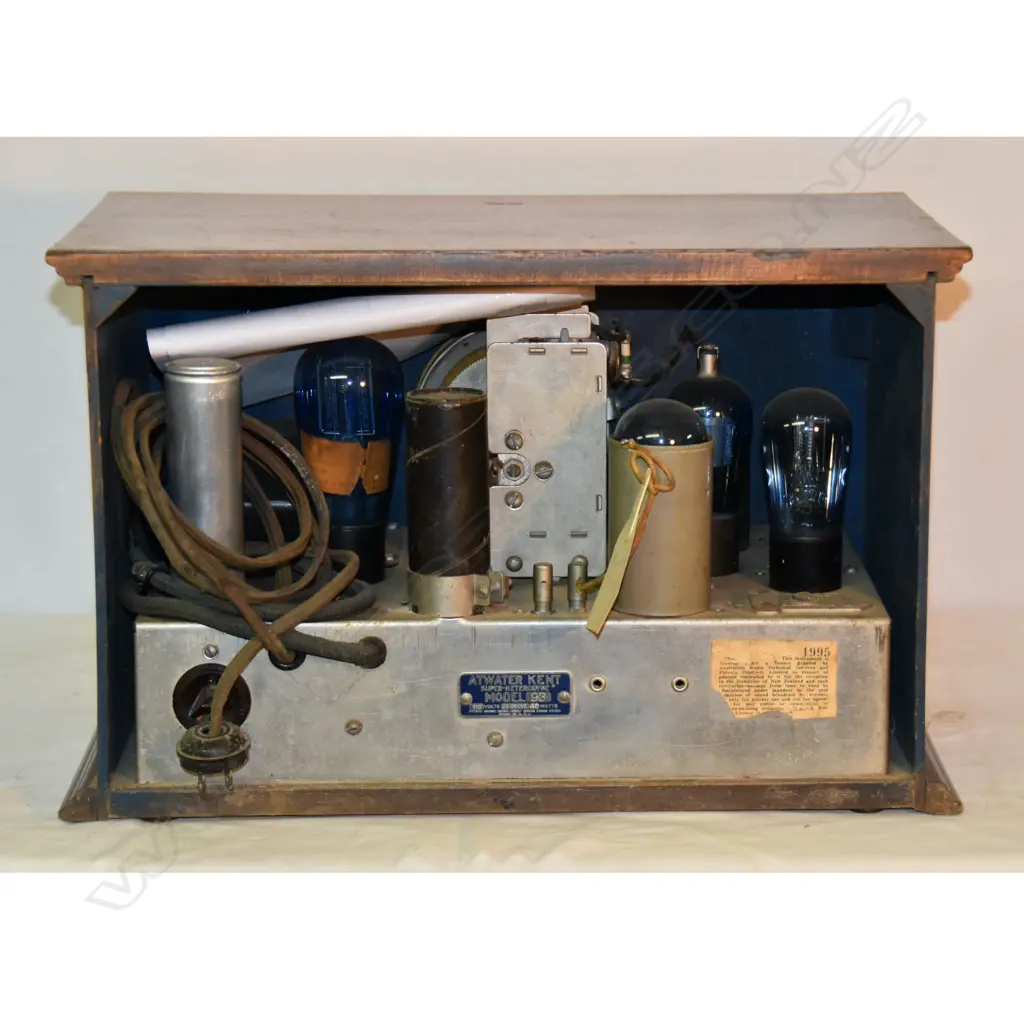 Model 93, by Atwater Kent, wood. H.260mm Image 1++