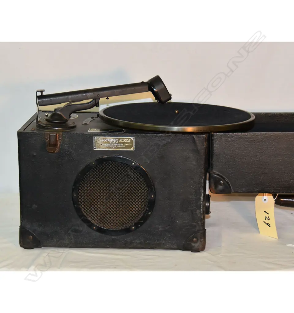Model Illustravox Junior, by Electro-acoustic Products Co., Record Player. H.350mm Image 1++