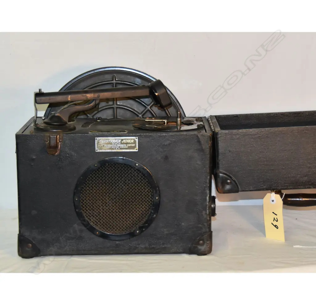 Model Illustravox Junior, by Electro-acoustic Products Co., Record Player. H.350mm Image 1++