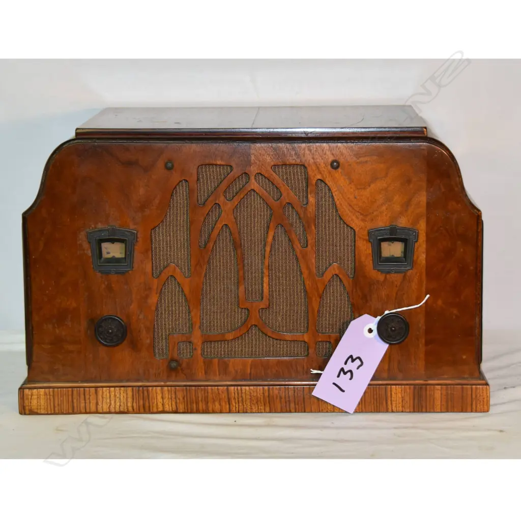 Model 721, by Stewart Warner, wood. H.280mm Image 1++