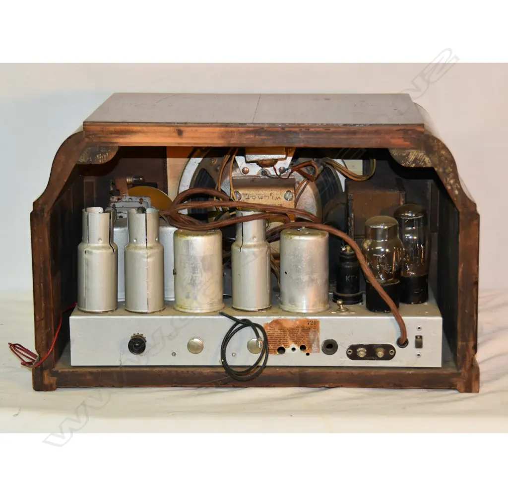 Model 721, by Stewart Warner, wood. H.280mm Image 1++