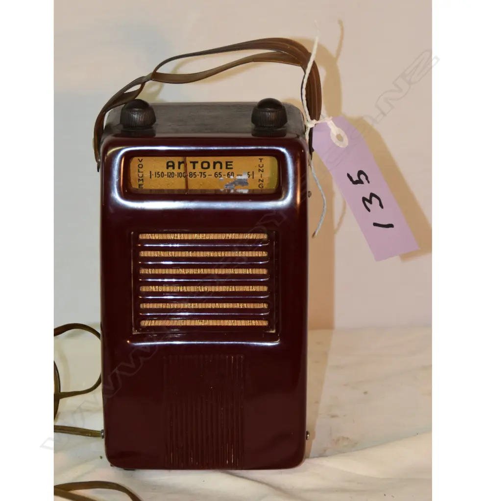 Model Antone portable, by ?, Bakelite. H.220mm Image 1++