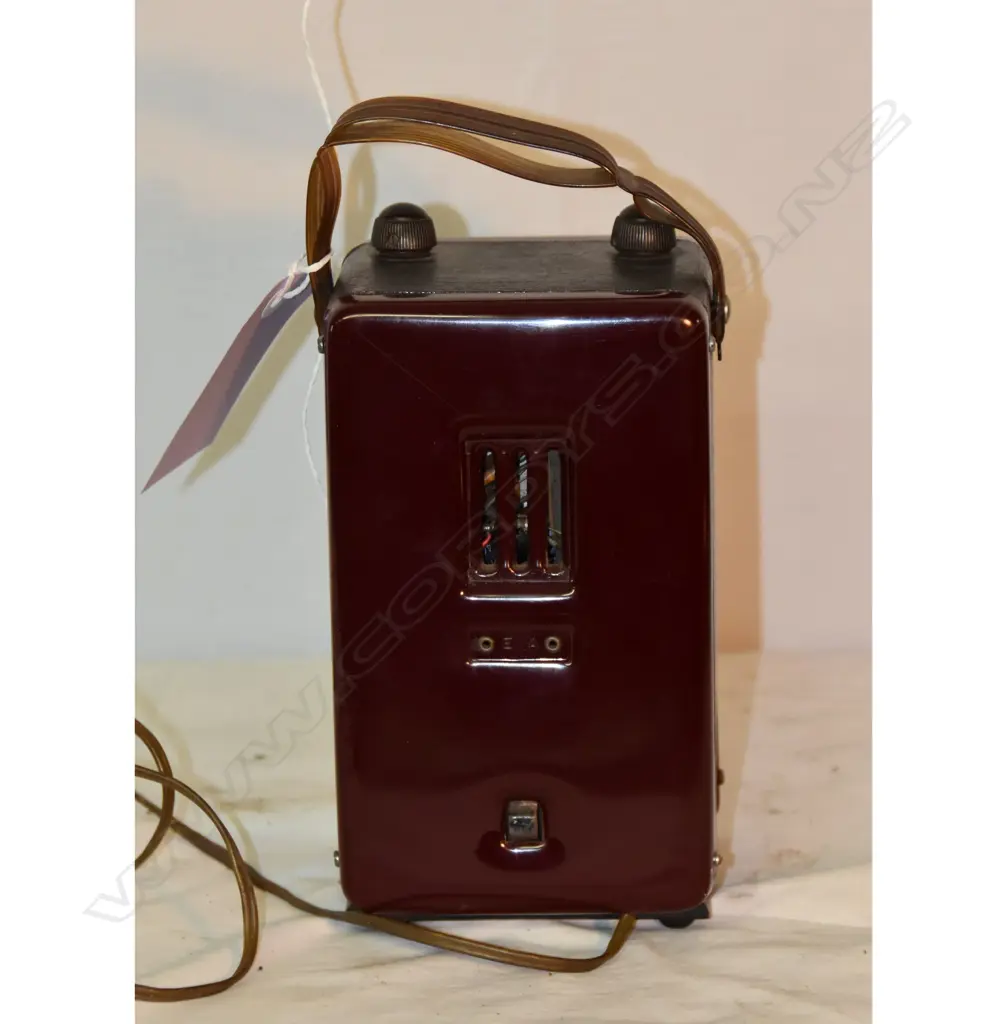 Model Antone portable, by ?, Bakelite. H.220mm Image 1++