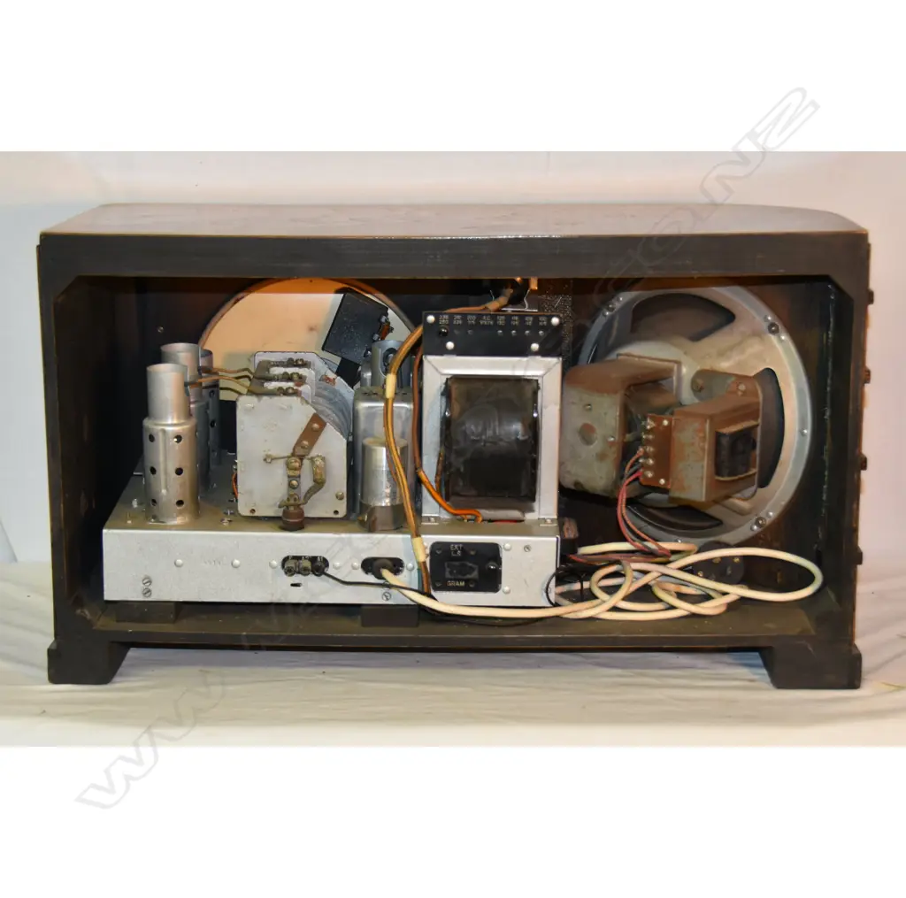 Model SW86, by EKCO, wood. H.340mm Image 1++