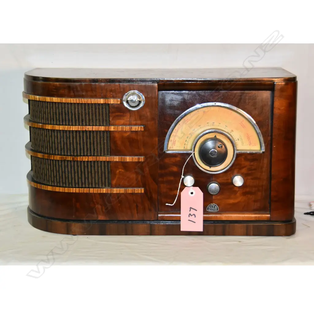 Model SW86, by EKCO, wood. H.340mm Image 1++