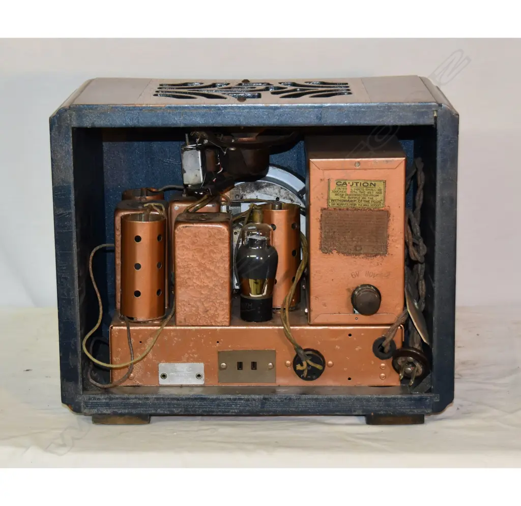 Model 5-J-196 (1938-1941), by Zenith, s/n R531552. H.285mm Image 1++