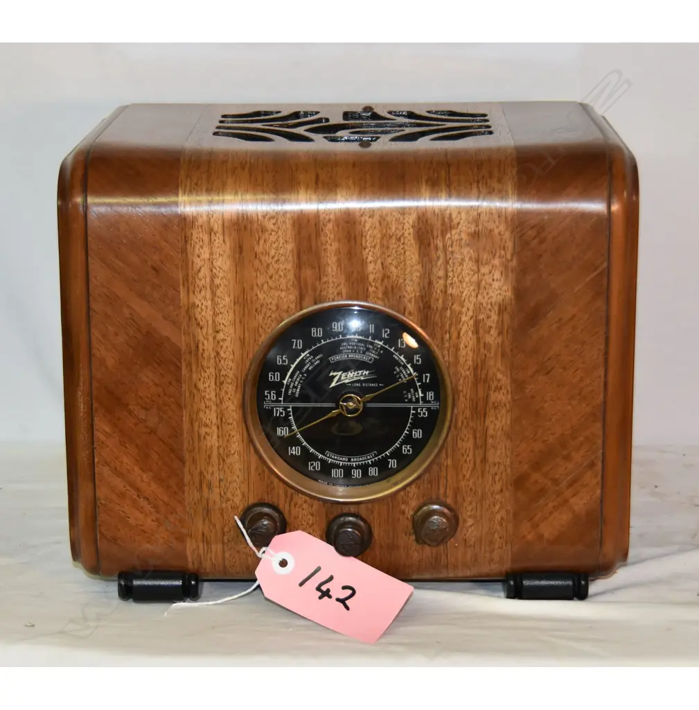Model 5-J-196 (1938-1941), by Zenith, s/n R531552. H.285mm Image 1++