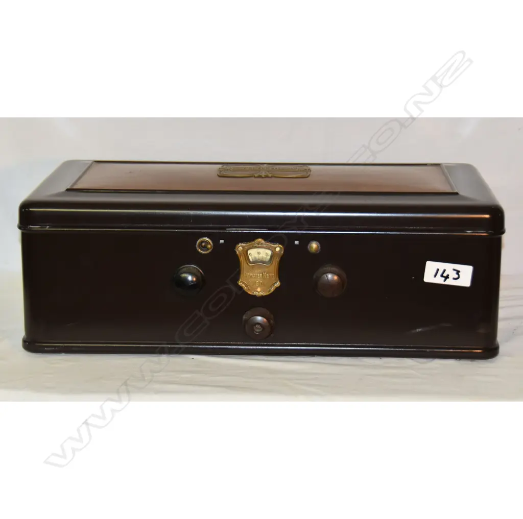 Model 60, by Atwater Kent, metal case. W.530mm Image 1++