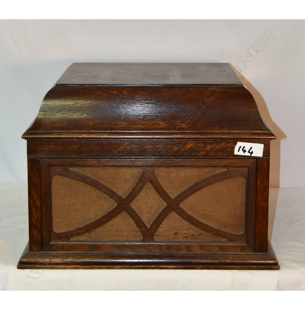 Model gramophone, by His Master’s Voice, Missing Pickup Head. H.330mm Image 1++