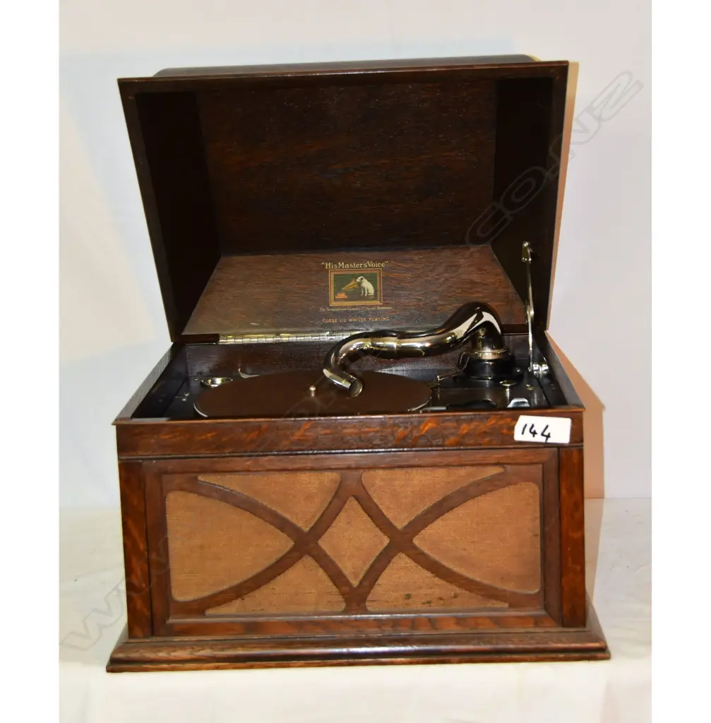 Model gramophone, by His Master’s Voice, Missing Pickup Head. H.330mm Image 1++