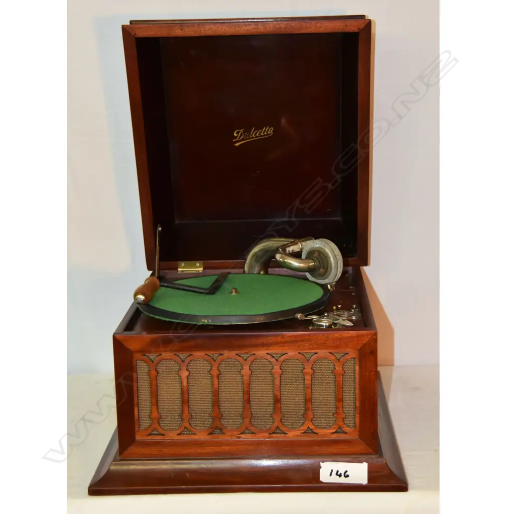 Model gramophone, by Dulcetto, wood. H.410mm Image 1++
