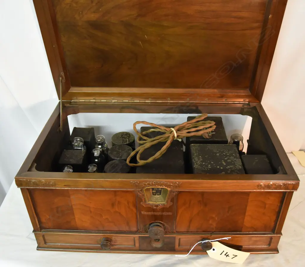 Model 636, by Stromberg Carlson, wood. H.260mm Image 1++