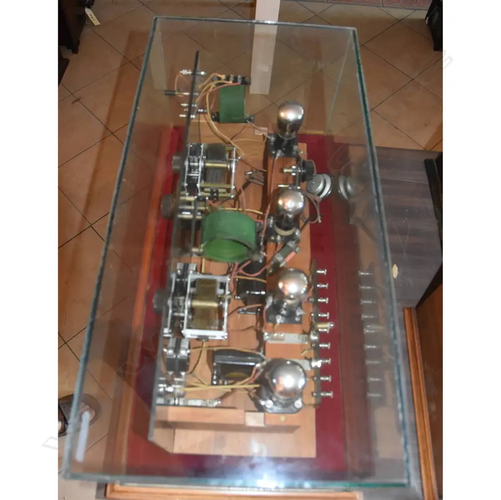 Model TRF radio, by ?, In glass case. L.740mm Image 1++