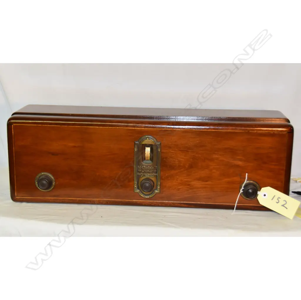 Model 17, by RCA Radiola, wood. H.215mm Image 1++