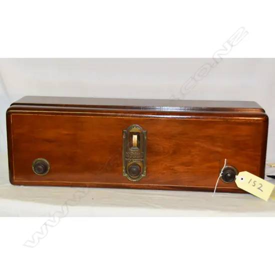 Model 17, by RCA Radiola, wood. H.215mm