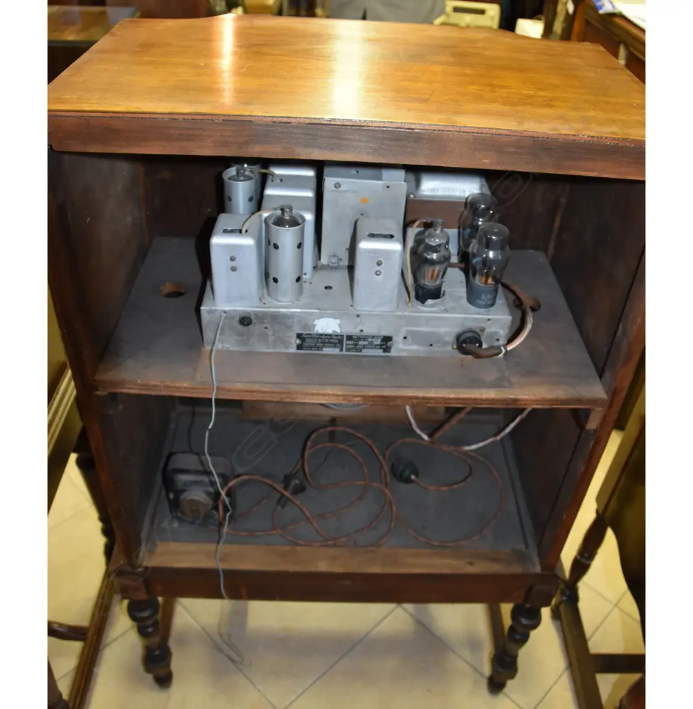 Model Serenader 360, by Grimes (Canada), console. H.1090mm Image 1++