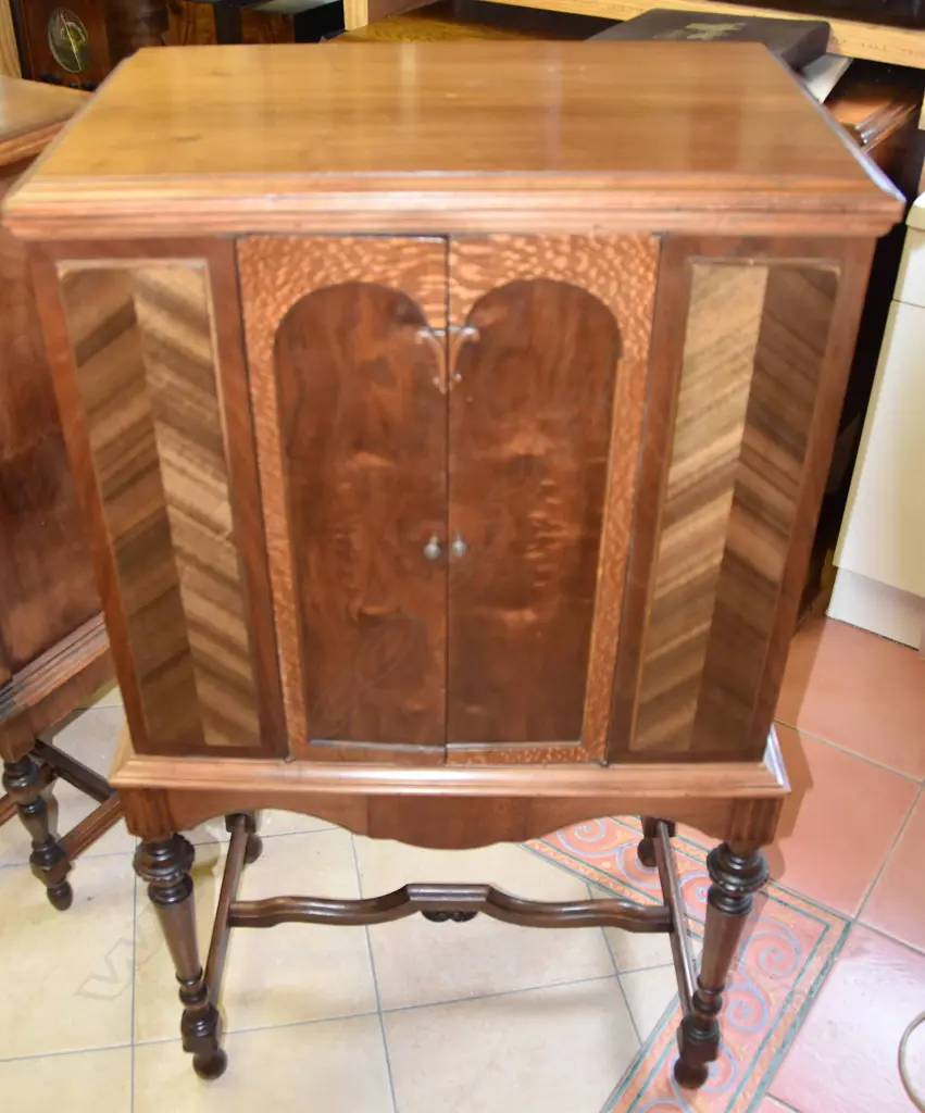 Model '9 in-line’, by Gulbransen, console. H.1165mm Image 1++