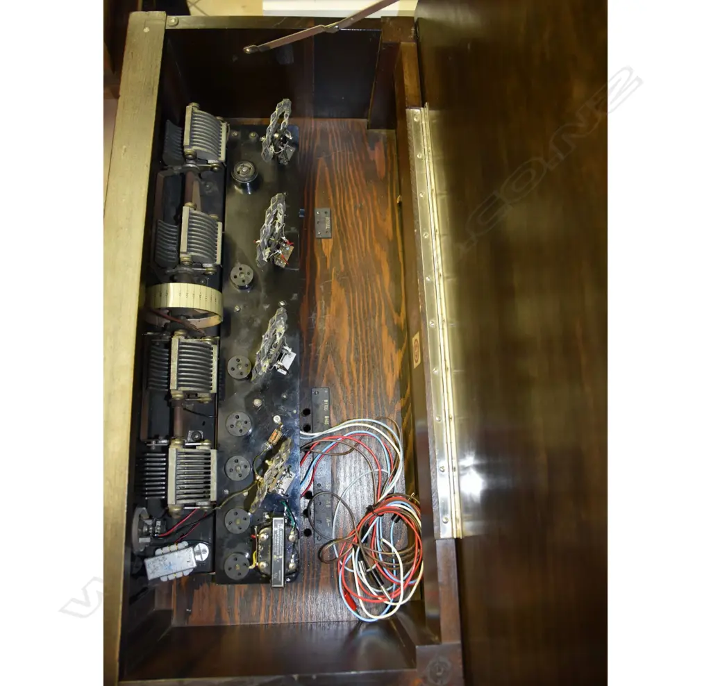 Model Metrodyne, by Metro Electric Co, console, etched front panel. H.960mm Image 1++