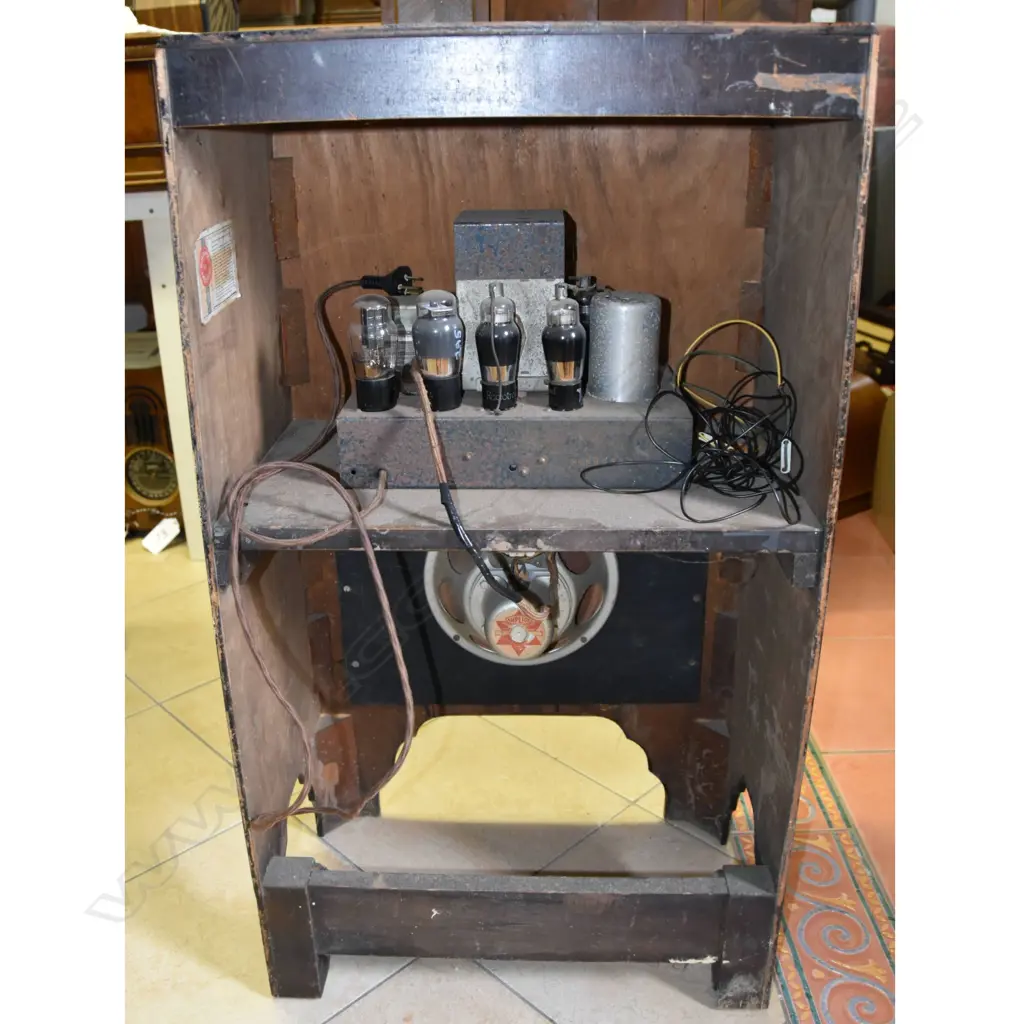 Model Golden Knight, by Radio (1936) Ltd , console. H.910mm Image 1++