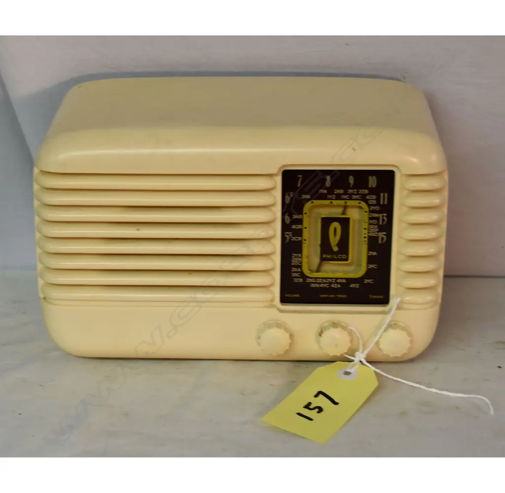Model Alabama, by Philco, Cream plastic. H.180mm Image 1++