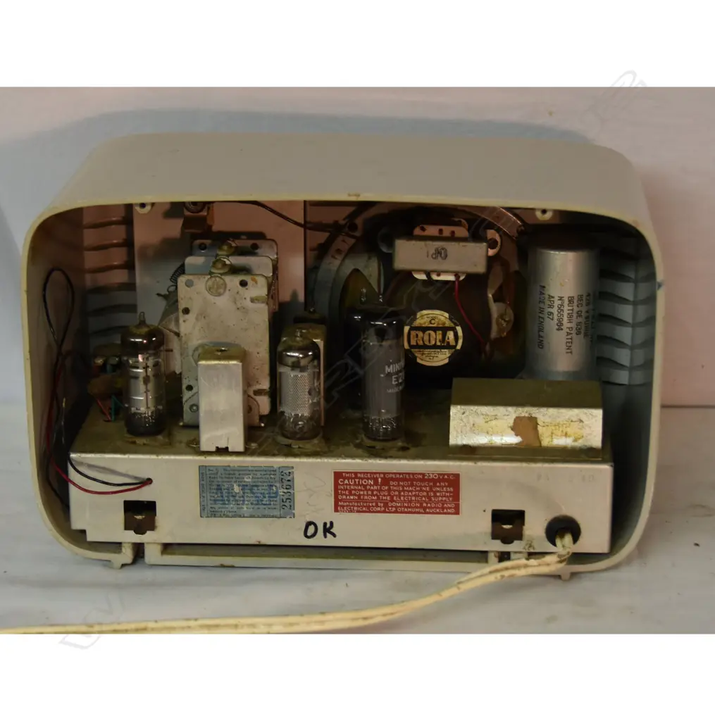 Model Alabama, by Philco, Grey or Shitty White. H.175mm Image 1++