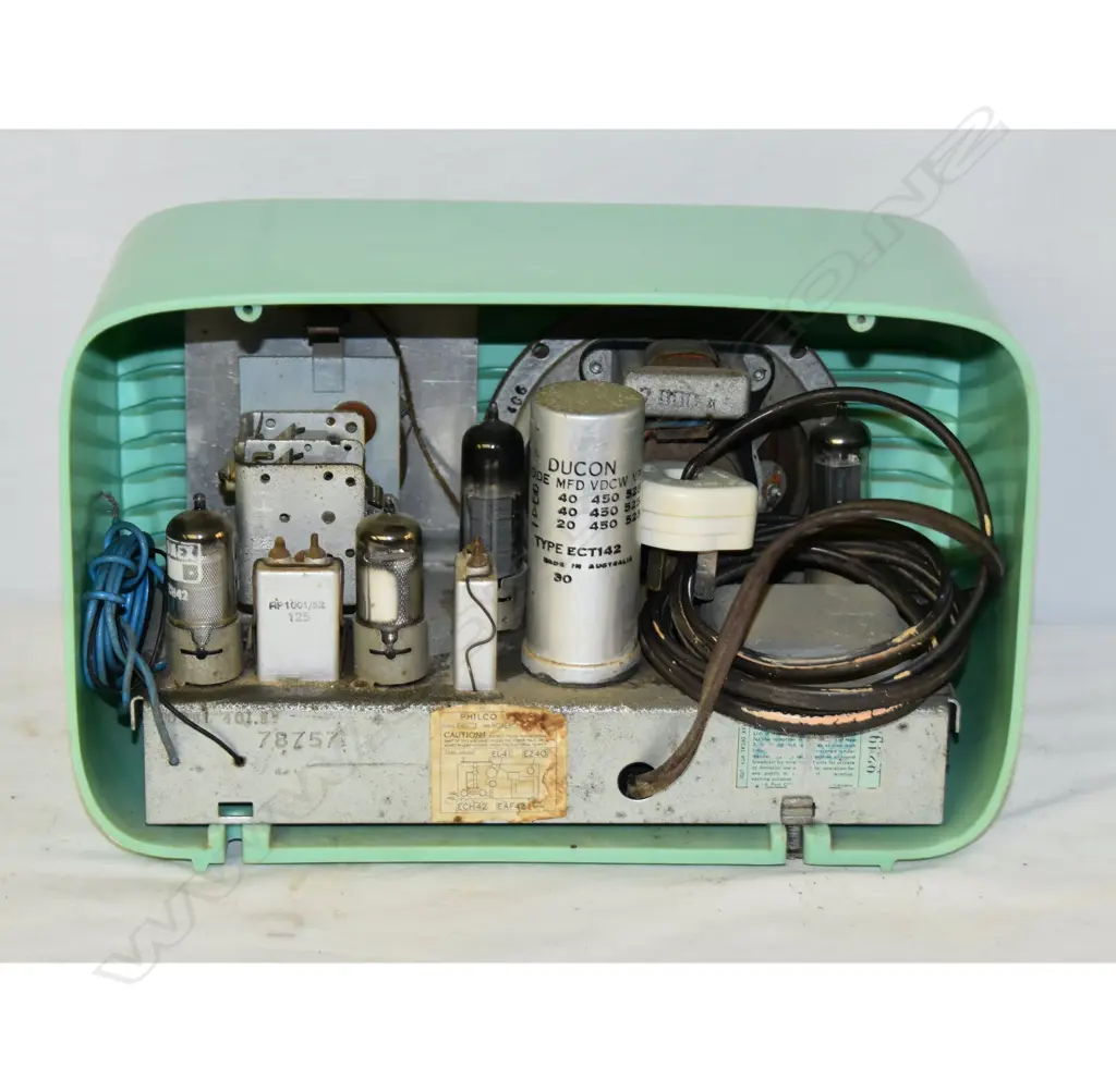 Model Nevada, by Philco, Pale Green. H.175mm Image 1++