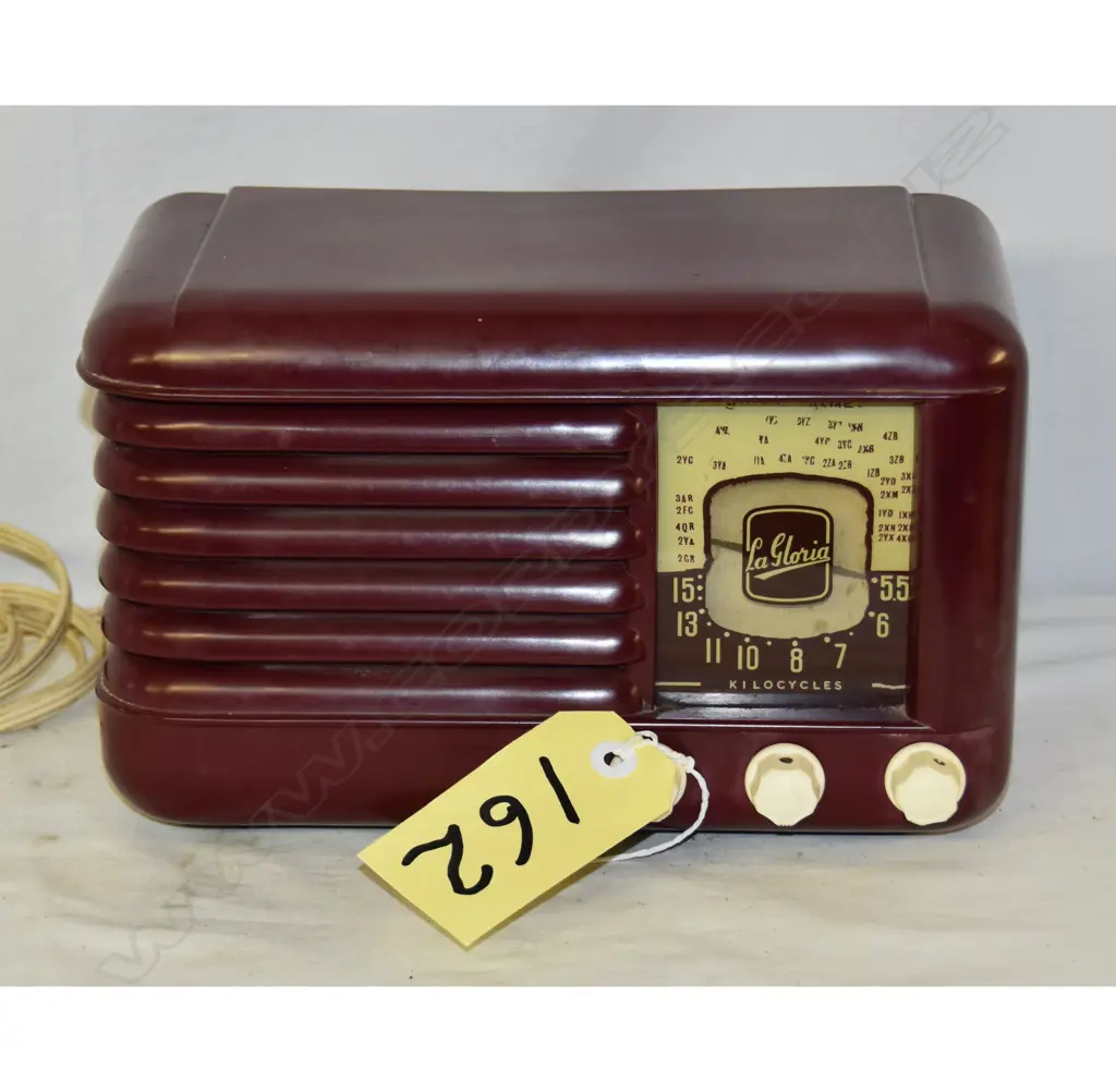Model La Gloria Imp, by Dominion Radio &Electrical Co., Burgundy / Plum. H.170mm Image 1++