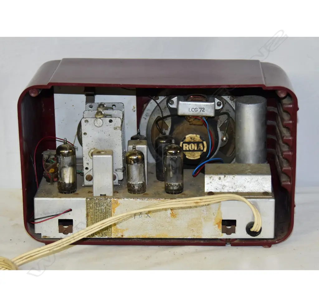 Model La Gloria Imp, by Dominion Radio &Electrical Co., Burgundy / Plum. H.170mm Image 1++