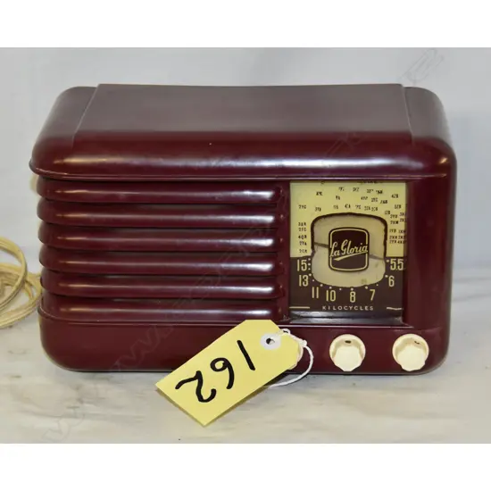Model La Gloria Imp, by Dominion Radio &Electrical Co., Burgundy / Plum. H.170mm