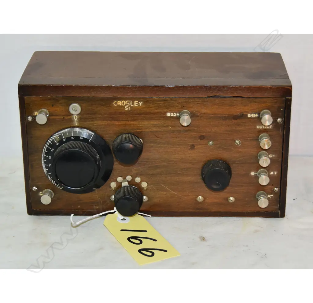 Model 51, by Crosley, Wood. H.155mm Image 1++