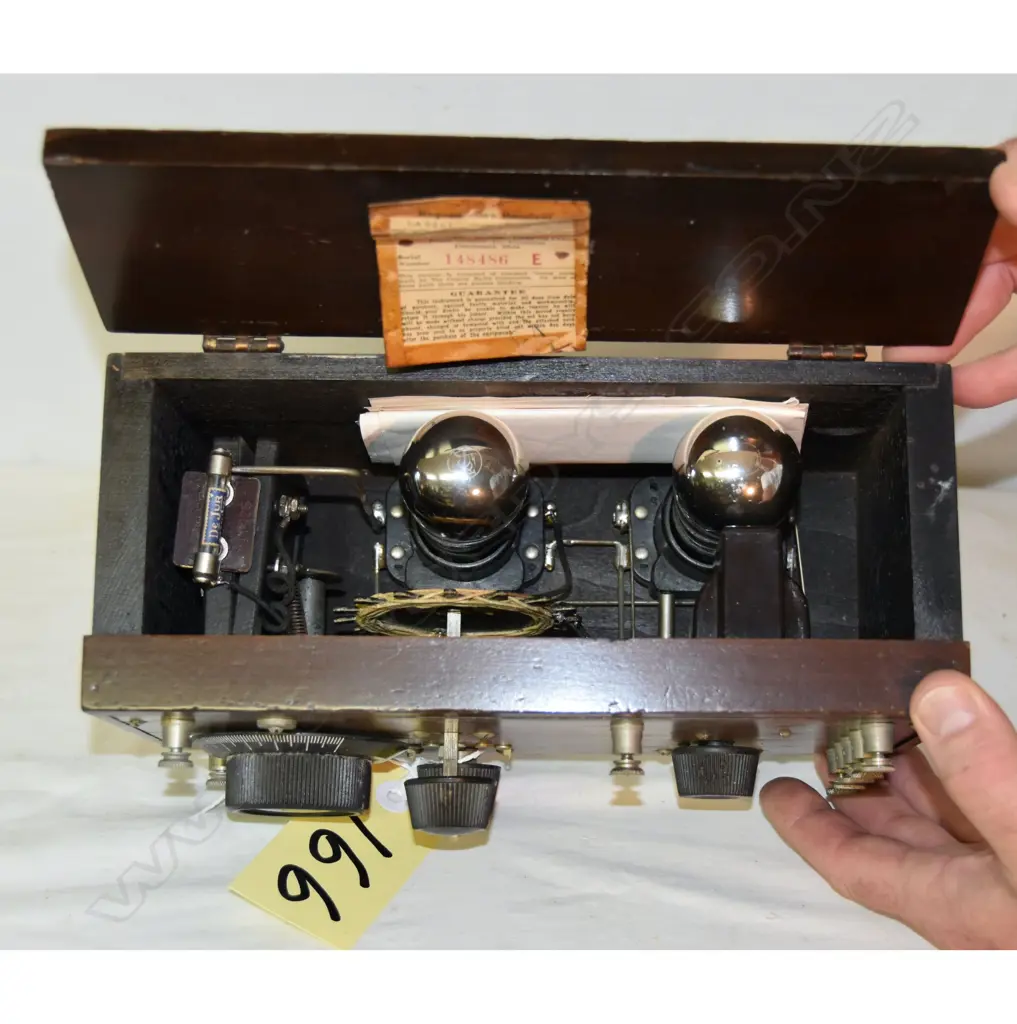 Model 51, by Crosley, Wood. H.155mm Image 1++