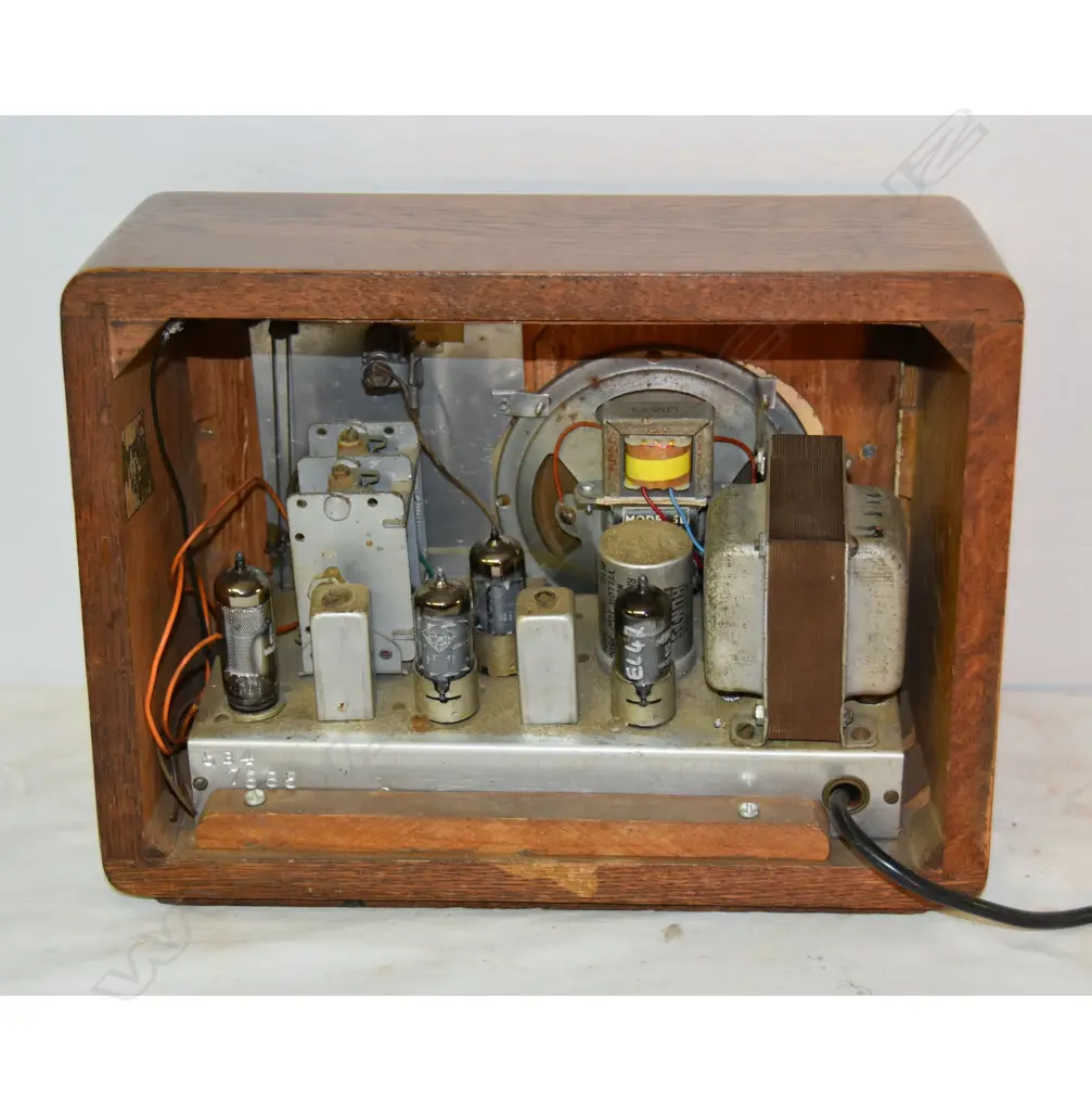 Model Colt, by Bell, Wood. H.230mm Image 1++