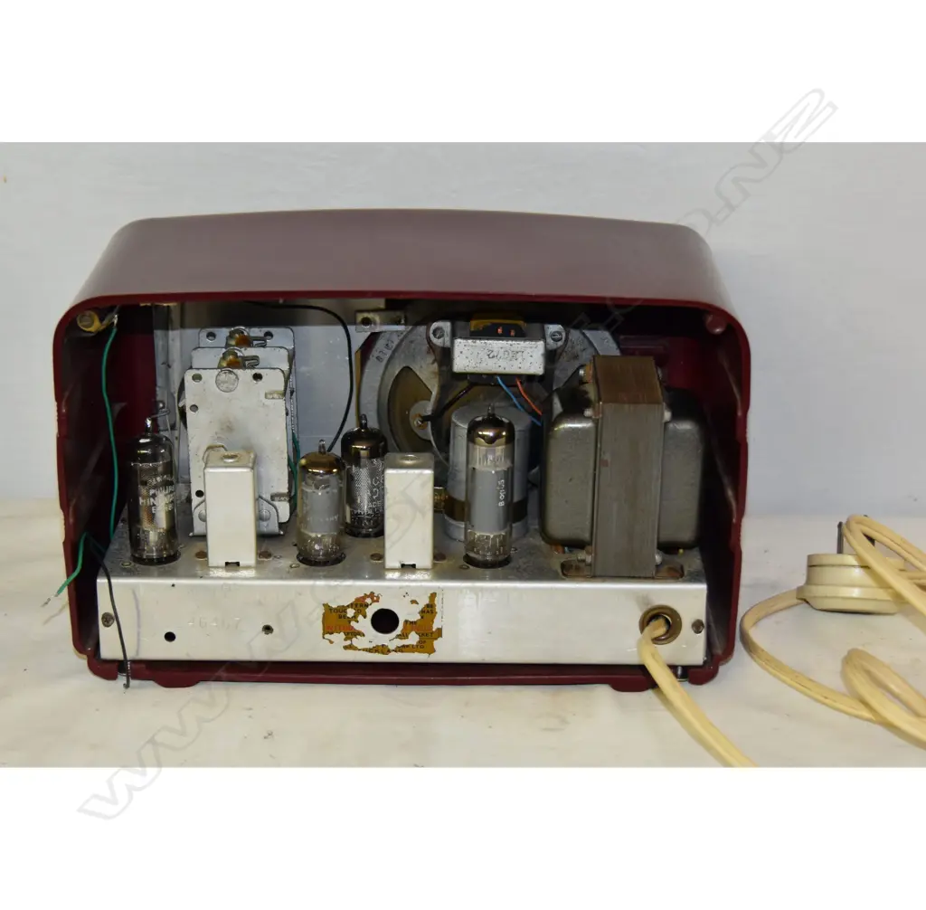 Model Colt, by Bell, Burgundy. H.175mm Image 1++