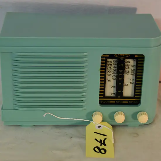 Model Clipper, by Akrad, Pale Green. H.175mm