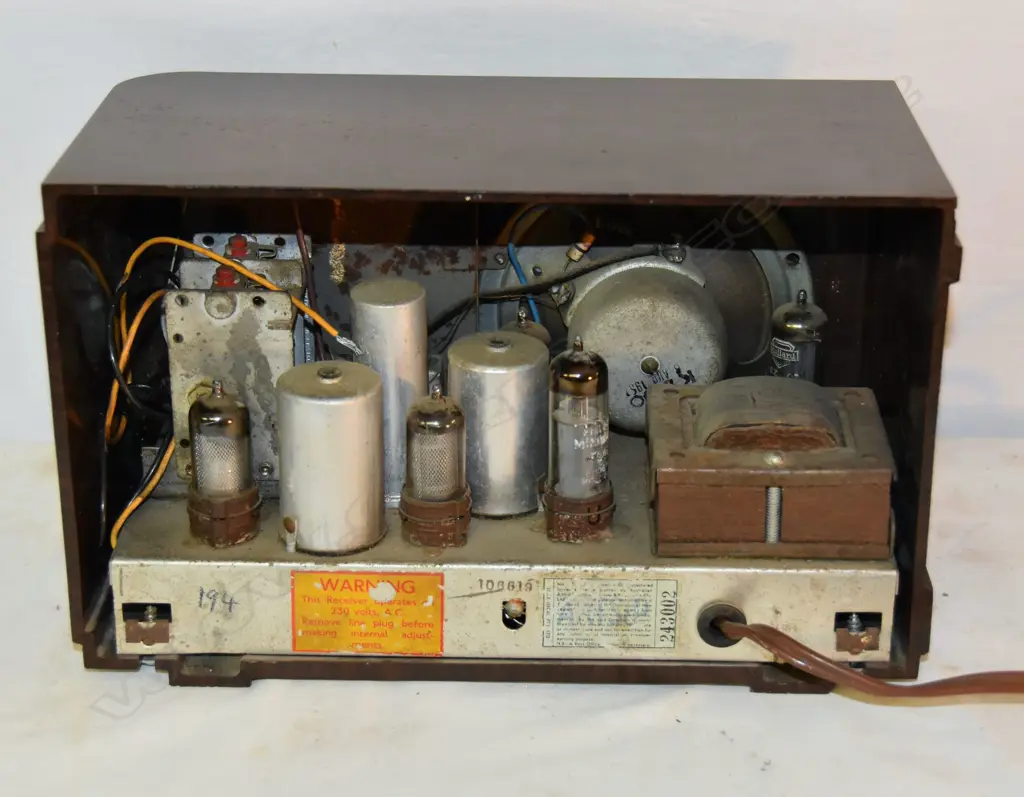 Model Clipper, by Akrad, Brown. H.175mm Image 1++