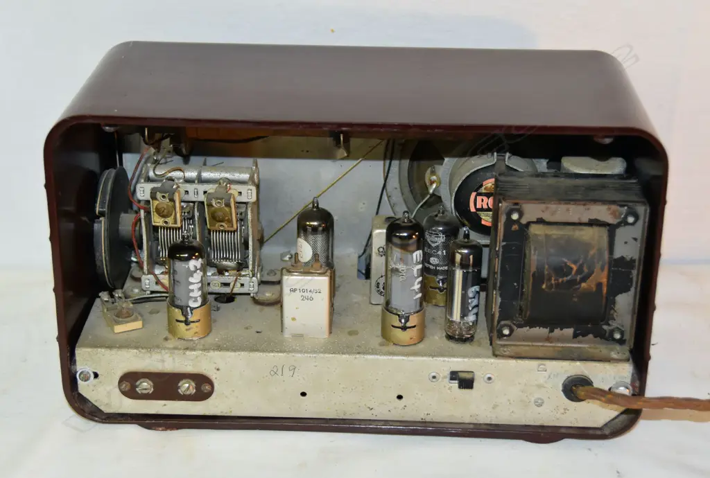 Model Ultimate RCP, by Ultimate-EKCO (NZ), Brown. H.175mm Image 1++