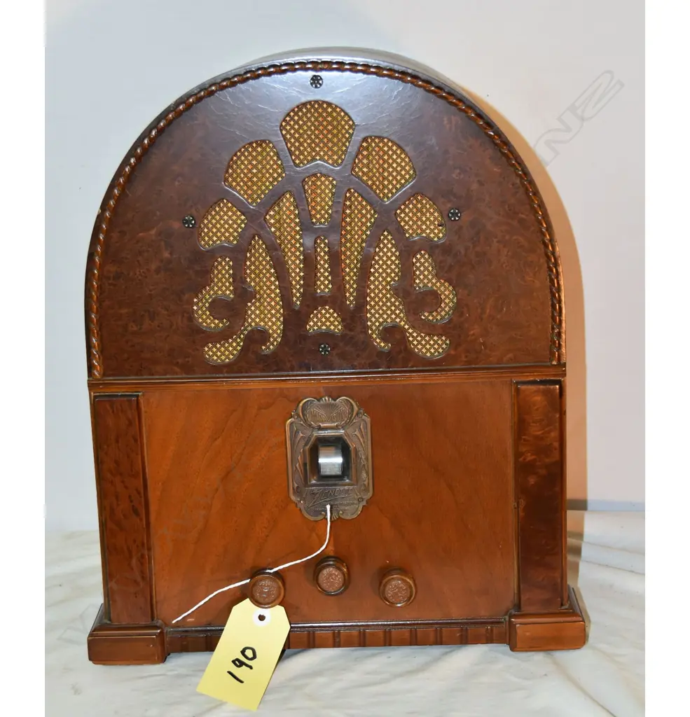 Model Zenette Model BH, by Zenith, Cathedral.  Image 1++