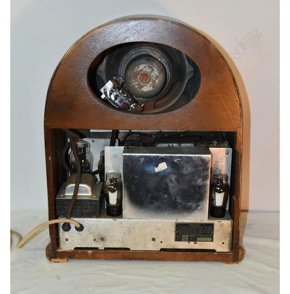 Model Zenette Model BH, by Zenith, Cathedral.  Image 1++