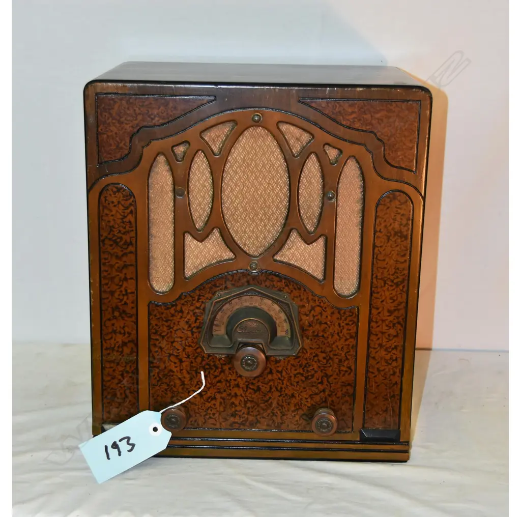 Model Clarion 220, by ?, wood. H.420mm Image 1++